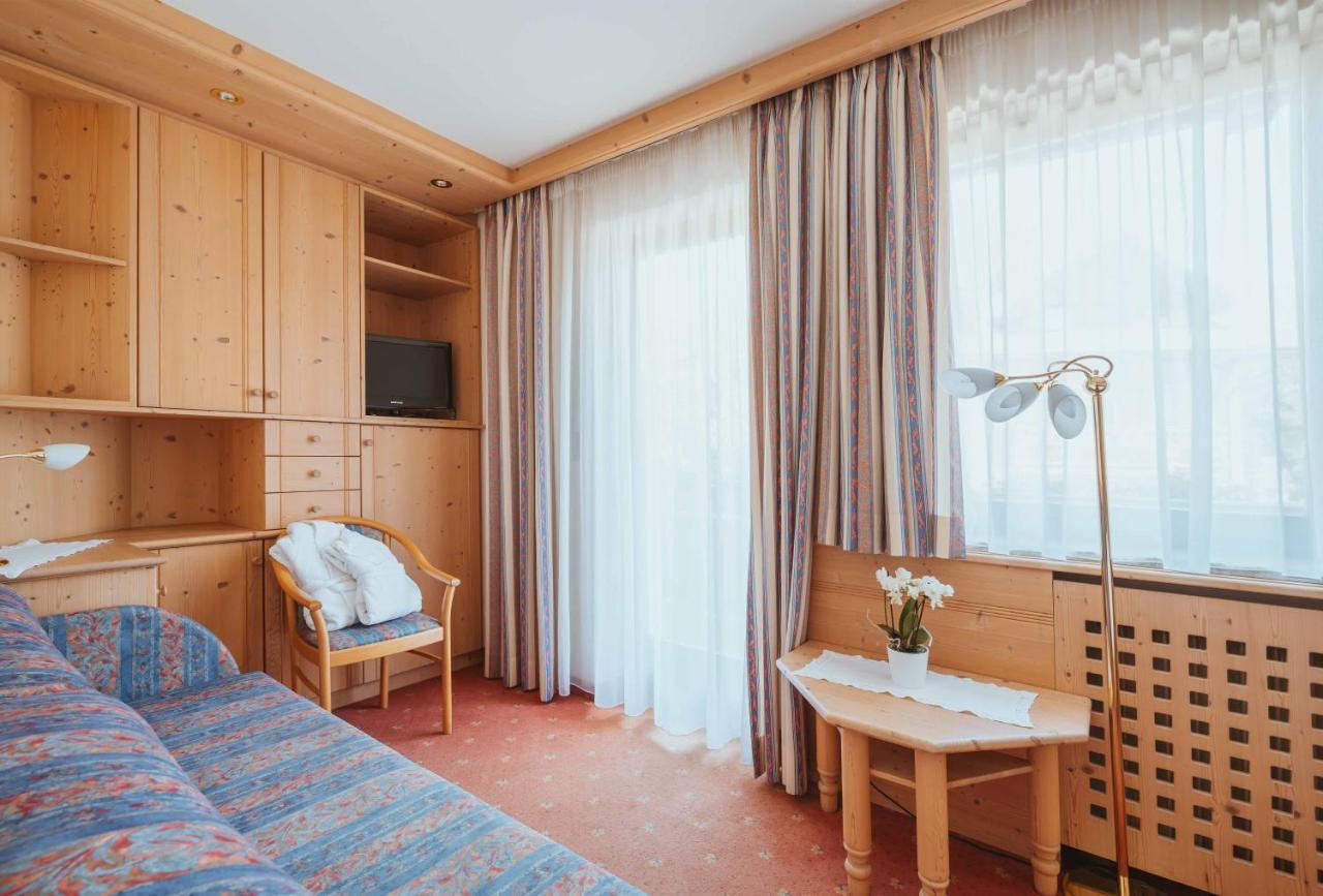 Wanderhotel Teiserhof Фунес Экстерьер фото