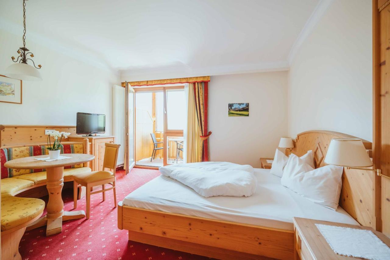 Wanderhotel Teiserhof Фунес Экстерьер фото